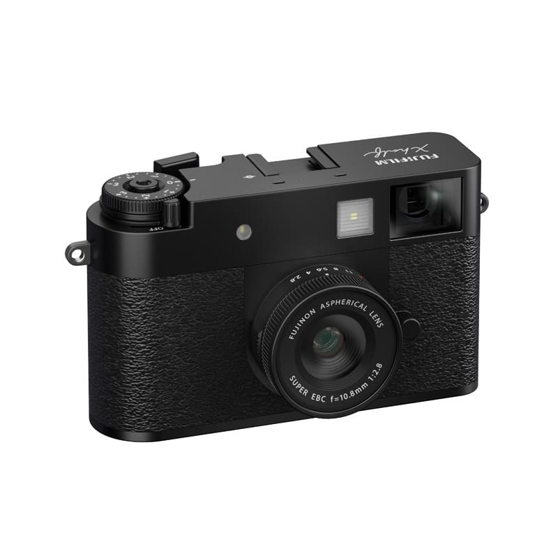 Fujifilm X-HF1 Kamera in Schwarz mit Weitwinkelobjektiv.